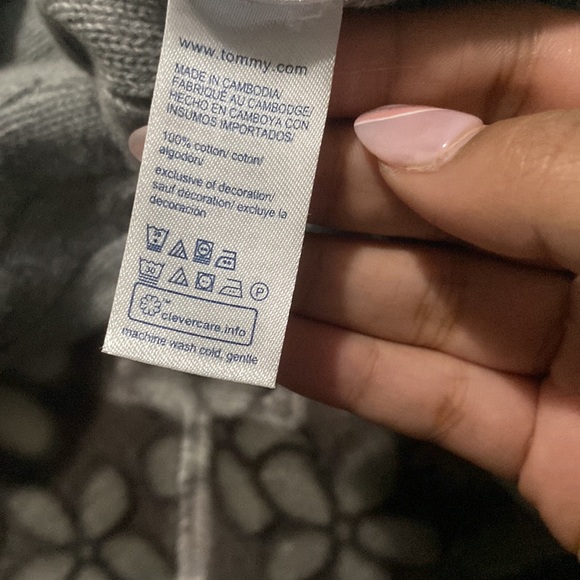 Tommy Hilfigher men’s sweater in light Grey - Picture 5 of 5